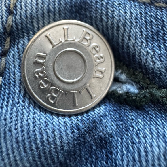 L.L. Bean EUC Light Wash BeanFlex Jeans Size 10P - Picture 5 of 10